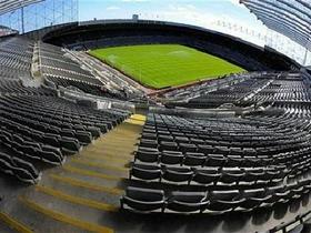 St. James' Park (nogomet) - Leta 1892 so nogomet že igrali na St. James' Parku, ki so ga renovirali in nadgradili med letoma 1998 in 2000. Dom Newcastle Uniteda sprejme 52.387 gledalcev. 