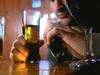 Zakon ni ustavil mladih - več visoko tveganega pitja alkohola