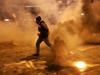 V Atenah hudo ranjen 21-letni policist