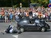 Foto: Avtomobil moril na paradi s kraljico