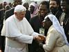 Papež: Ne kondomi, vzdržnost je rešitev