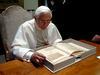 Benedikt XVI. spreminja papeška pravila