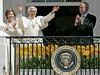 Bela hiša navdušeno pozdravila papeža
