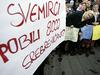 Srbija razdeljena glede Srebrenice