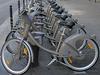 Pariški vandali uničujejo kolesa Velib