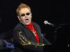 Sir Elton John je zbežal z odra