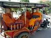 Kamboški menihi v veliki skušnjavi