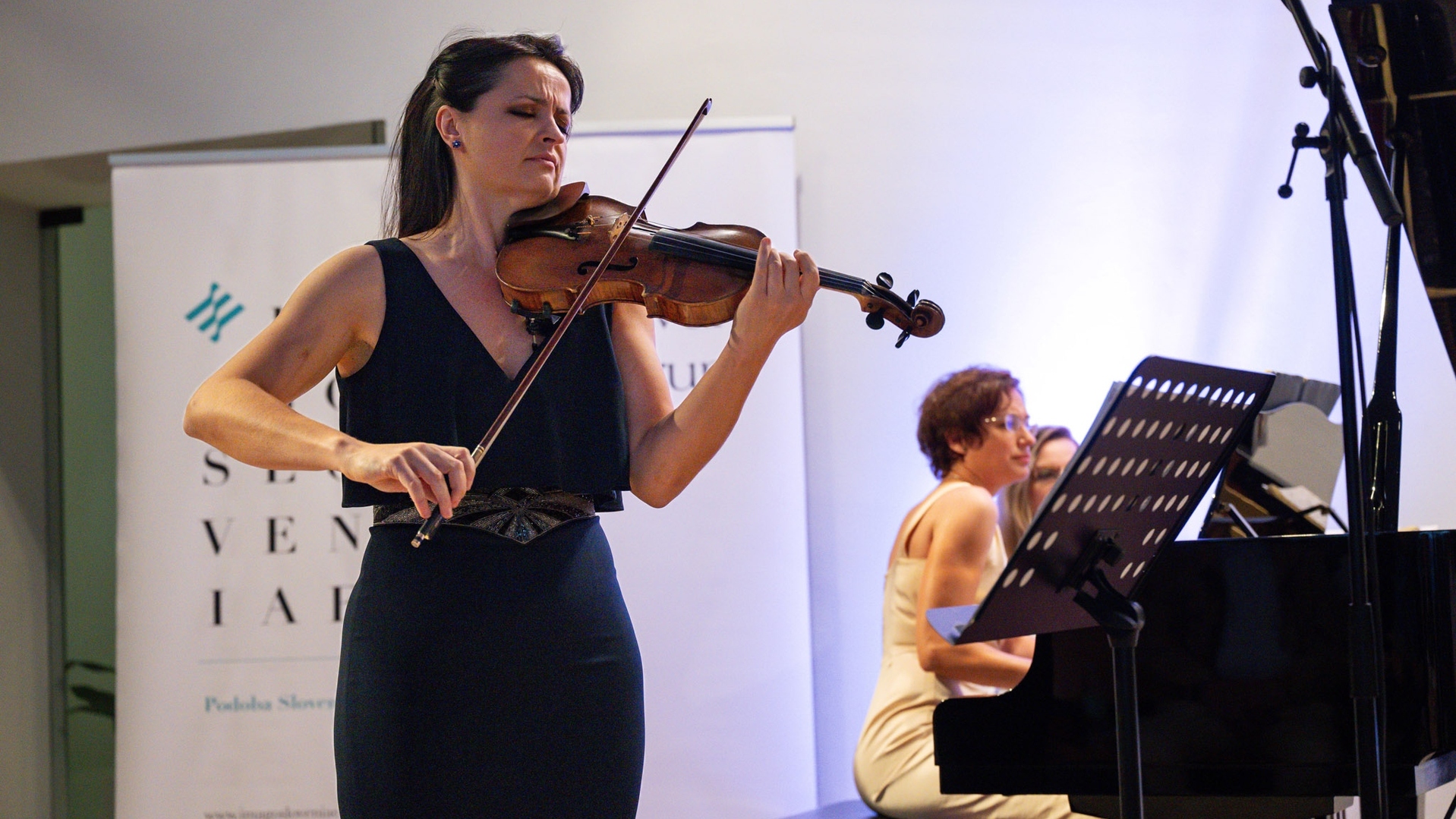 Ars • Komorni studio • Violinistka Lana Trotovšek in pianistka Maria ...