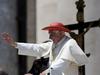 Papež poziva k uporabi medmrežja