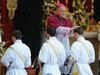 Bratovščina s posvetitvami kljubuje Vatikanu