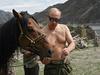 Foto: Možati Putin osvaja zgoraj brez