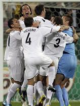 Ocenaija je bila zadnja konfederacija, katere predstavnik se je pomeril s Slovenijo. Nova Zelandija je v pripravah na SP 2010 v Mariboru klonila z 2:0.