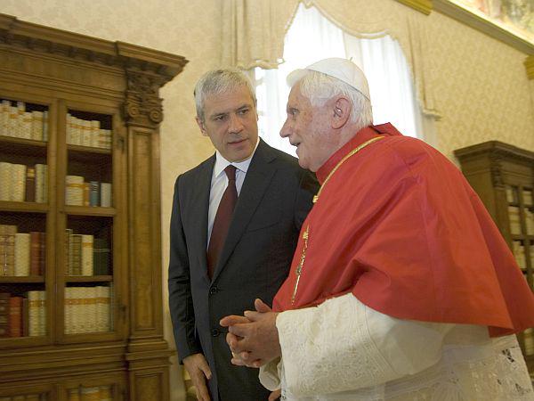 Papež in Tadić sta se na štiri oči pogovarjala 25 minut v angleškem jeziku. Foto: Reuters