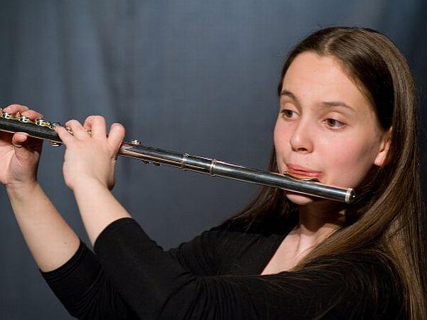 Mlada flavtistka Eva-Nina Kozmus je bila nagrajena na številnih tekmovanjih. Foto: MMC RTV SLO