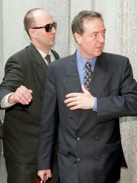 Telesnih stražarjev s temnimi očali smo bolj vajeni iz tujine, a jih v zadnjem času najemajo tudi Slovenci, ki se počutijo ogrožene. Foto: EPA