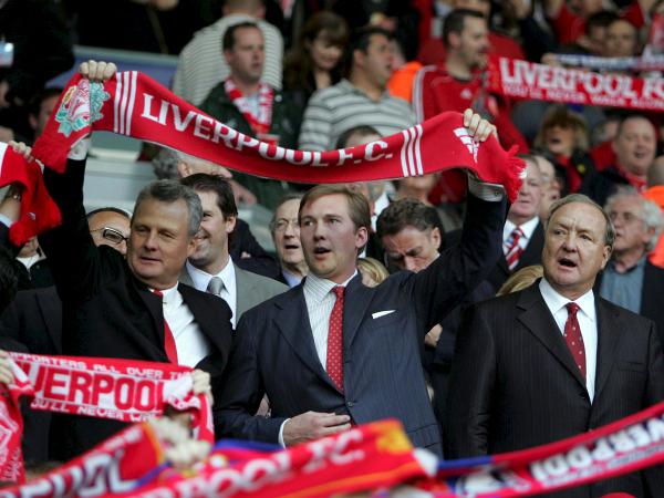 Tom Hicks (desno) je skupaj z Georgeem Gillettom prevzel Liverpool, zaradi česar klub z Merseysida že dalj časa ne najde miru. Foto: EPA