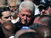 Clintona pričakali jezni Haitijci