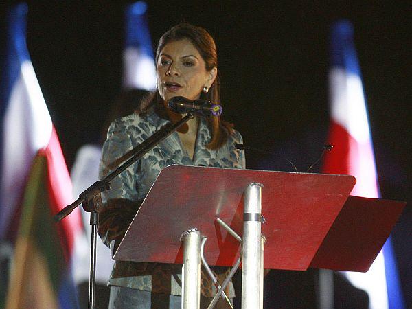Laura Chinchilla je bila do zdaj Ariasova podpredsednica, a je obljubila, da ne bo slepo sledila njegovi politiki. Foto: Reuters