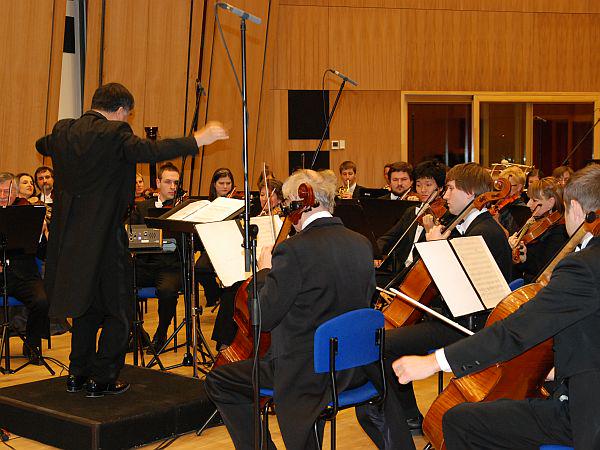 Simfonični orkester RTV Slovenija bo 1. oktobra ob 12.00 nastopil v radijskem studiu, koncertu pa bo mogoče prisluhniti na valovih 3. radijskega programa Ars. Foto: MMC RTV SLO