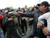 Odstavljeni predsednik zapustil Kirgizijo
