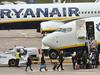 Na krovu Ryanairovega letala je zavrelo, pobesnelo je kar 100 študentov