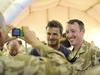 Foto: Vsestranski Beckham spodbujal vojake v Afganistanu