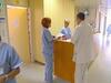 Fides: Vlada sama želela omejiti nadurno delo zdravnikov