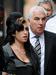Mitch Winehouse s solzami v očeh zapel v čast svoji hčeri