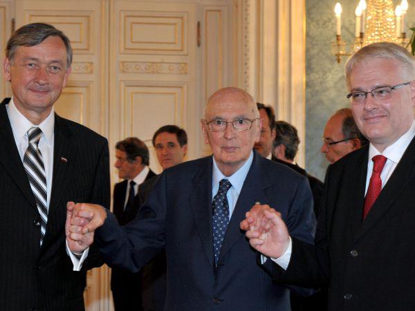 Slovenski predsednik Danilo Türk, italijanski predsednik Giorgio Napoletano in hrvaški predsednik Ivo Josipović Foto: EPA