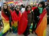 Argentina uzakonila poroke istospolnih parov in dovolila posvojitve