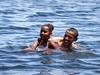 Foto: Obama zaplaval in turiste povabil v Mehiški zaliv