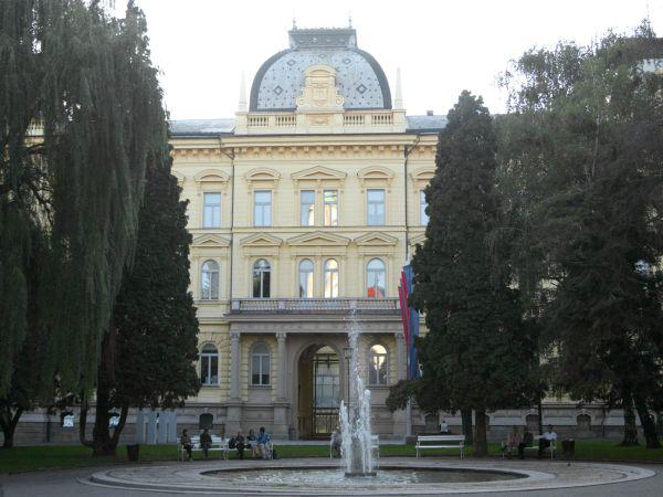 Univerza v Mariboru je za avtorske honorarje tudi svojih zaposlenih namenila  več kot 57 milijonov evrov. Foto: BoBo