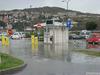 Po državi dežuje: dva nova plazova in poplavljanje morja v Piranu