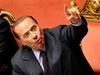 Berlusconi s podporo poslancev in senatorjev močnejši naprej