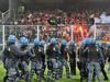 19 izgrednikov aretirali še srbski policisti