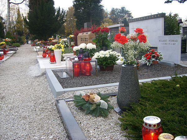 Dan spomina na mrtve je tesno povezan z dnevom vernih duš, ki je 2. novembra. Foto: MMC RTV SLO/Erna Strniša
