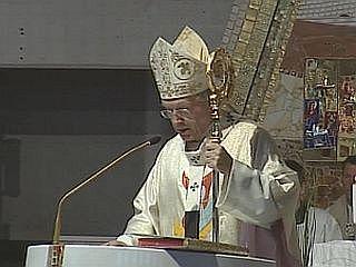 Ljubljanski nadškof in metropolit Anton Stres je maševal na ljubljanskih Žalah. Foto: MMC RTV SLO
