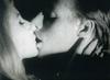 Video: Spanje, prehranjevanje in poljubljanje pred kamero Andyja Warhola