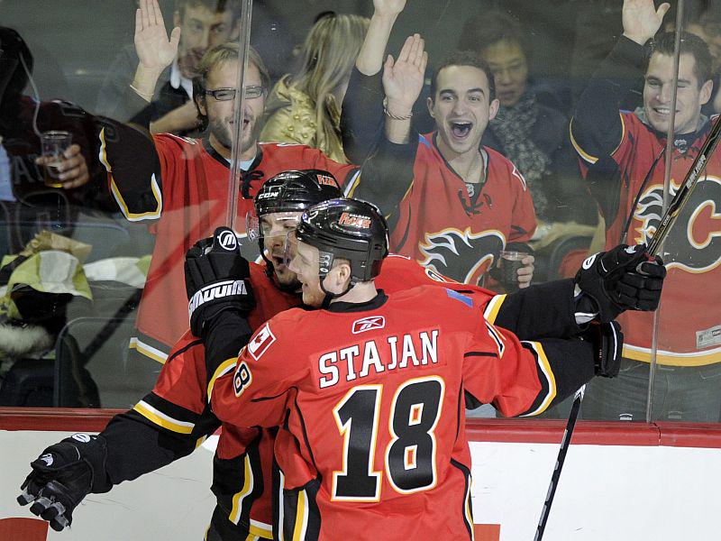 Aleš Kotalik in Matt Stajan (Calgary Flames)