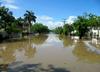 Avstralija: V poplavljena mesta prihaja prva pomoč