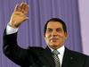 Predsednik Ben Ali po protestih zapustil Tunizijo