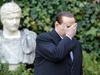Pozivi Berlusconiju, naj razjasni obtožbe zaradi prostitutke