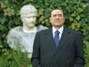 Berlusconi se vsak dan izkaže kot dobrotnik
