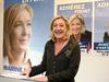 Le Penova bi se na volitvah uvrstila pred Sarkozyja