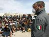 Lampedusa - tempirana bomba, kjer vsi čakajo na pomoč