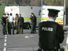 V eksploziji bombe v Severni Irski umrl policist