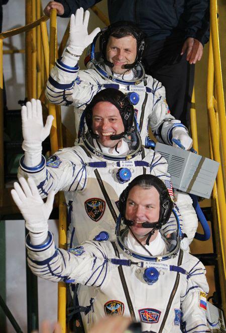 Astronavti Aleksander Samokutjajev, Andrej Borisenko in Ronald Garan