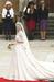 Prinčeva nevesta v poročni obleki hiše Alexander McQueen