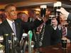 Foto: Obama tudi ob pivu utrjeval 