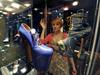 Foto in video: Na ogled čevlji, ki so spodnesli noge celo Naomi Campbell